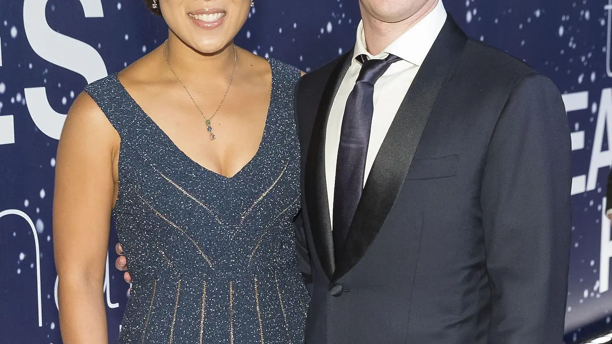 2nd Annual Breakthrough Prize Awards held at NASA Ames research centerFeaturing: Priscilla Chan,Mark ZuckerbergWhere: Mountain View, California, United StatesWhen: 09 Nov 2014Credit: SIPA/WENN.com**Only available for publication in Germany**