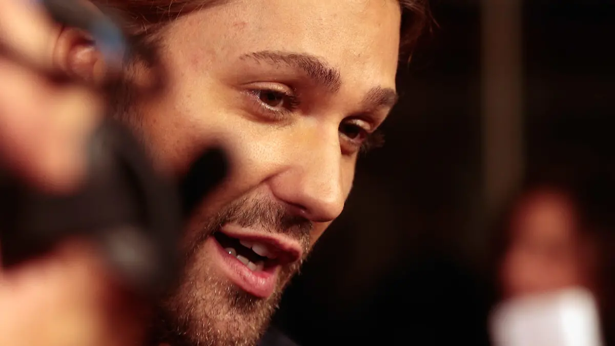 MUNICH, GERMANY - OCTOBER 24:  Musician David Garrett arrives for the 'Der Teufelsgeiger' Premiere on October 24, 2013 in Munich, Germany.  (Photo by Johannes Simon/Getty Images)