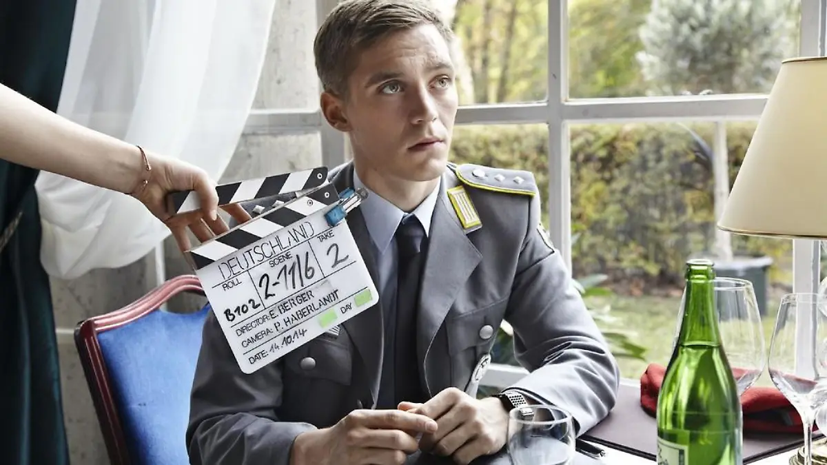 Jonas Nay in seiner Rolle als Moritz Stamm bei den Dreharbeiten zu "Deutschland 83"