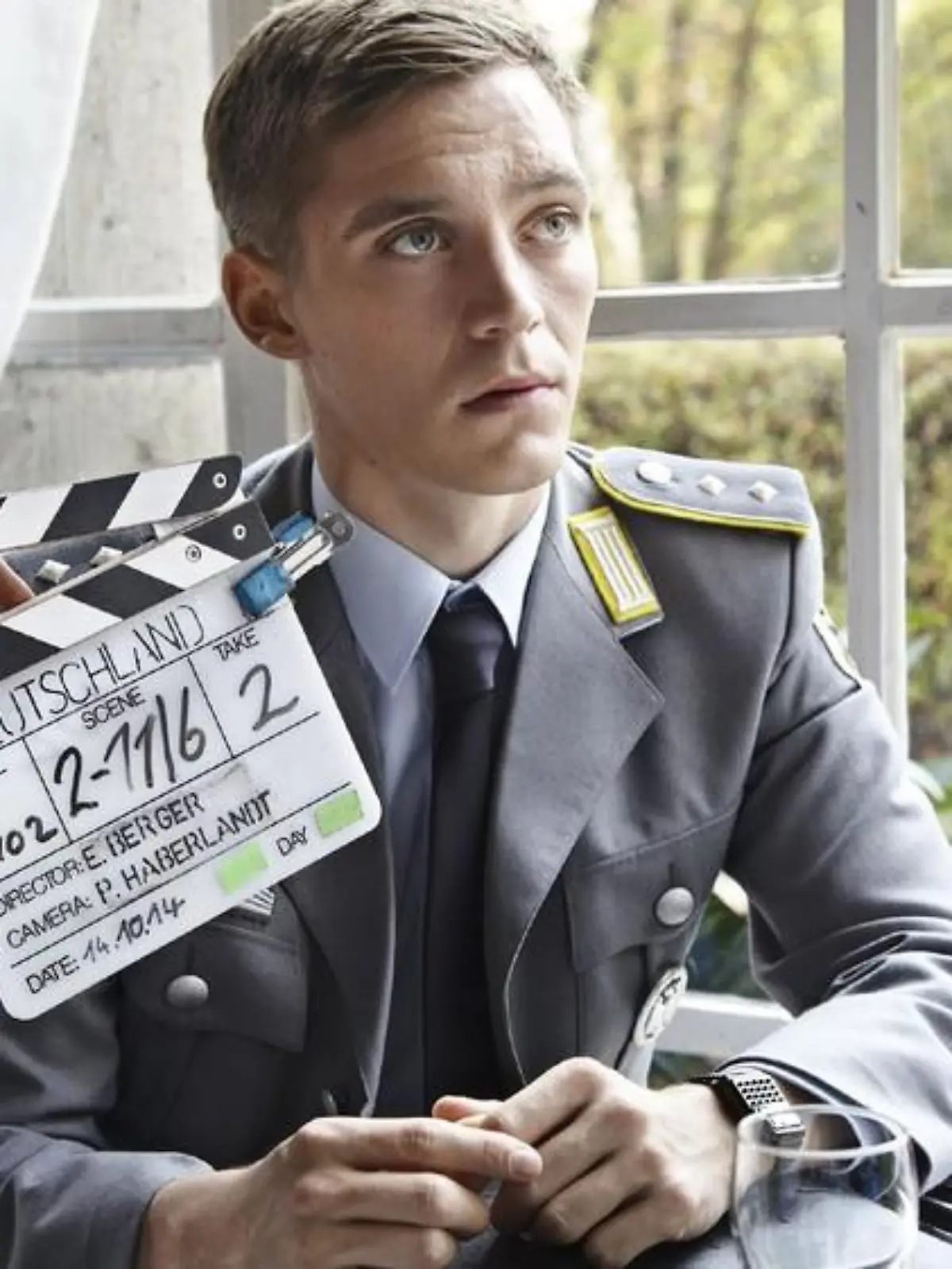 Jonas Nay in seiner Rolle als Moritz Stamm bei den Dreharbeiten zu "Deutschland 83"