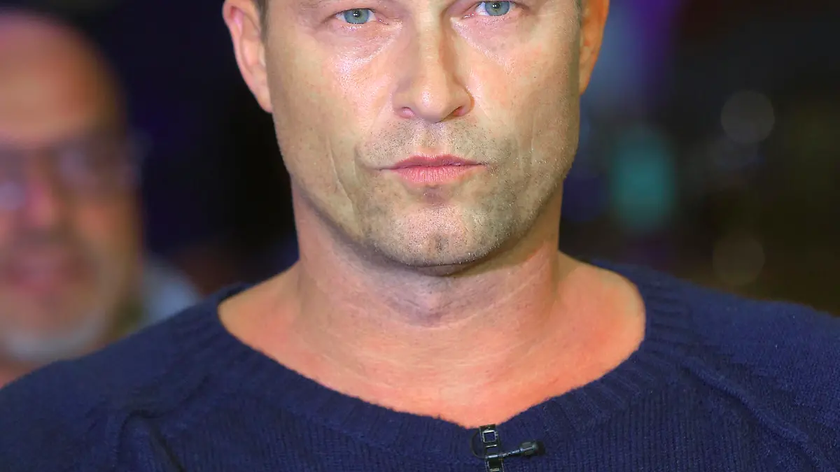 HAMBURG, GERMANY - MARCH 06:  Til Schweiger attends NDR Talkshow at NDR Studios on March 6, 2015 in Hamburg, Germany.  (Photo by Christian Augustin/Getty Images)