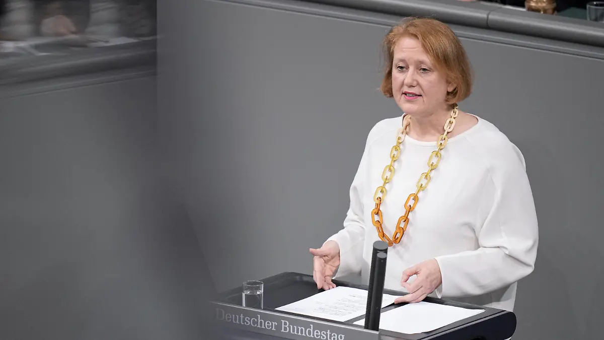 Deutscher Bundestag 78. Plenarsitzung - Aktuelle Stunde Aktuell,18.01.2023 Berlin, Lisa Paus die deutsche Familienministerin im Portrait bei ihrer Rede in der Aktuellen Stunde zu den Silvesterkrawalle bei der 78. Sitzung des Deutschen Bundestag in Berlin Berlin Berlin Deutschland *** German Bundestag 78 Plenary Session Current Hour Current,18 01 2023 Berlin, Lisa Paus the German Family Minister in portrait during her speech in the Current Hour on the New Years Eve riots at the 78 session of the German Bundestag in Berlin Berlin Germany