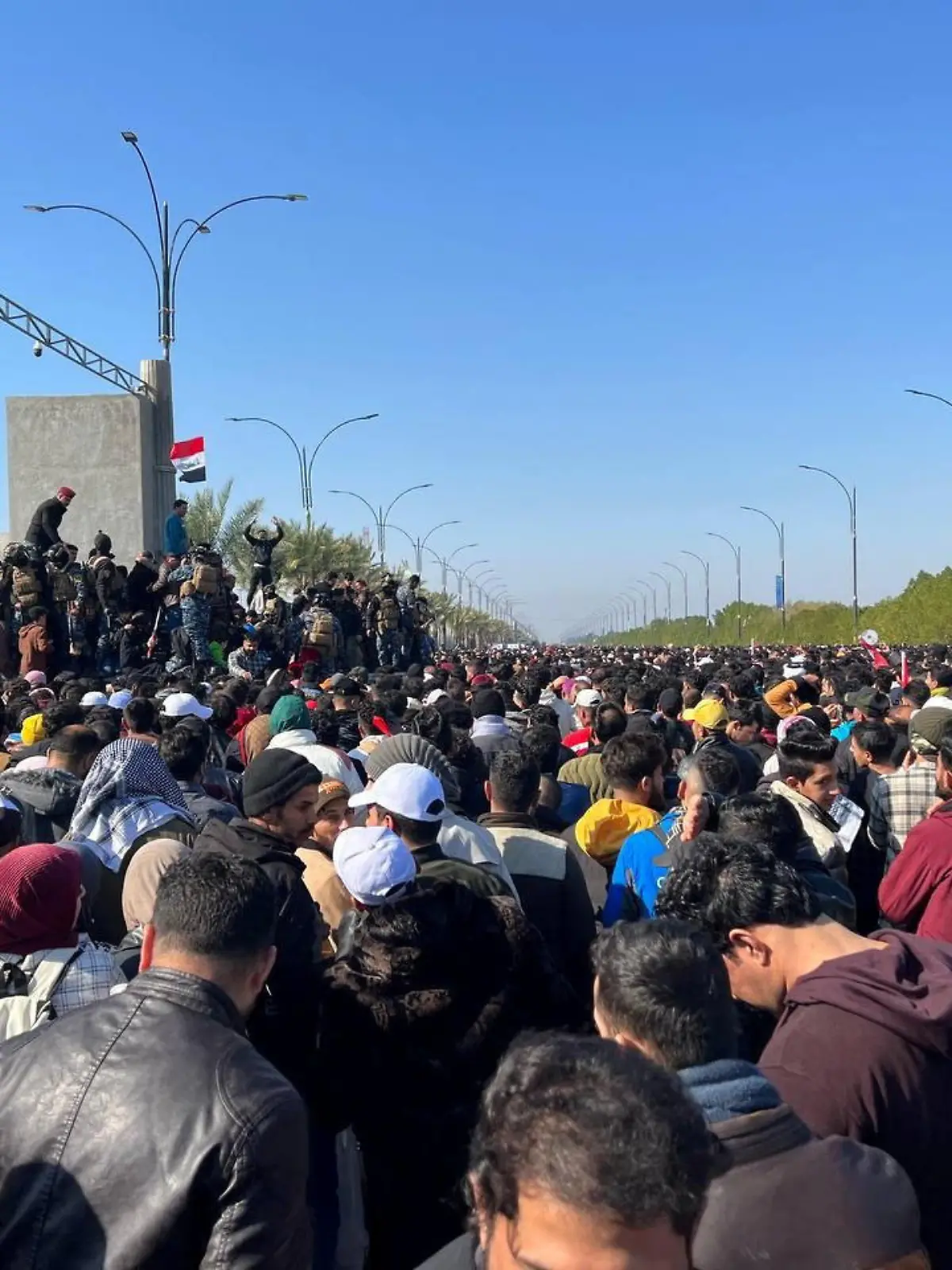 Soccer fans gather to enter the Basra International Stadium to watch the final match of the 25th Arabian Gulf Cup between Iraq and Oman, in Basra, Iraq January 19, 2023. REUTERS/Mohammed Aty NO RESALES. NO ARCHIVES