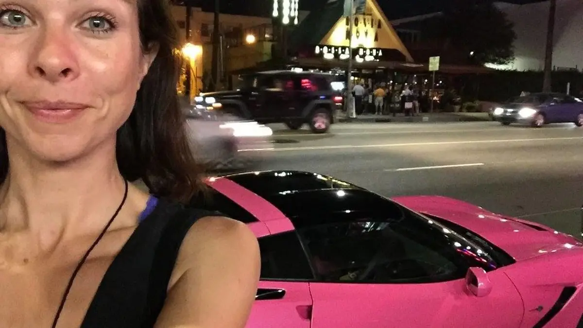 Jessica Mazur Angelyne Ausstellung.jpg