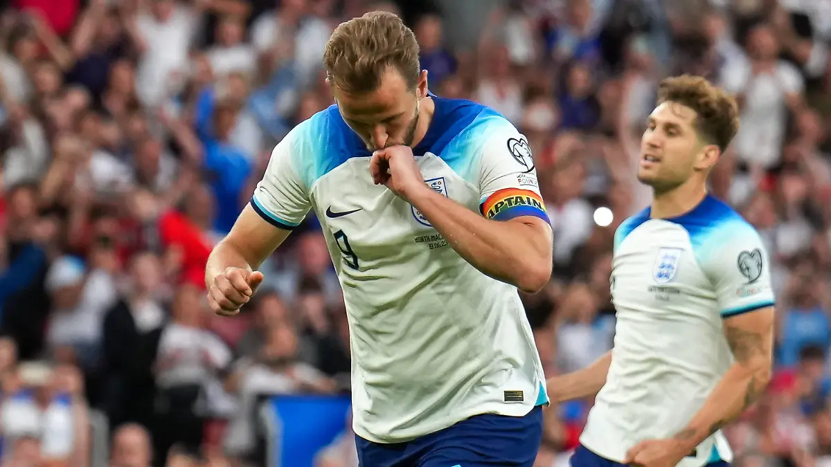 Harry Kane 9 of England celebrates after he scores his second goal Penalty during the UEFA EURO, EM, Europameisterschaft,Fussball Group C Qualifiers match between England and North Macedonia at Old Trafford, Manchester, England on 19 June 2023. Copyright: xDavidxHornx PMI-5596-0235