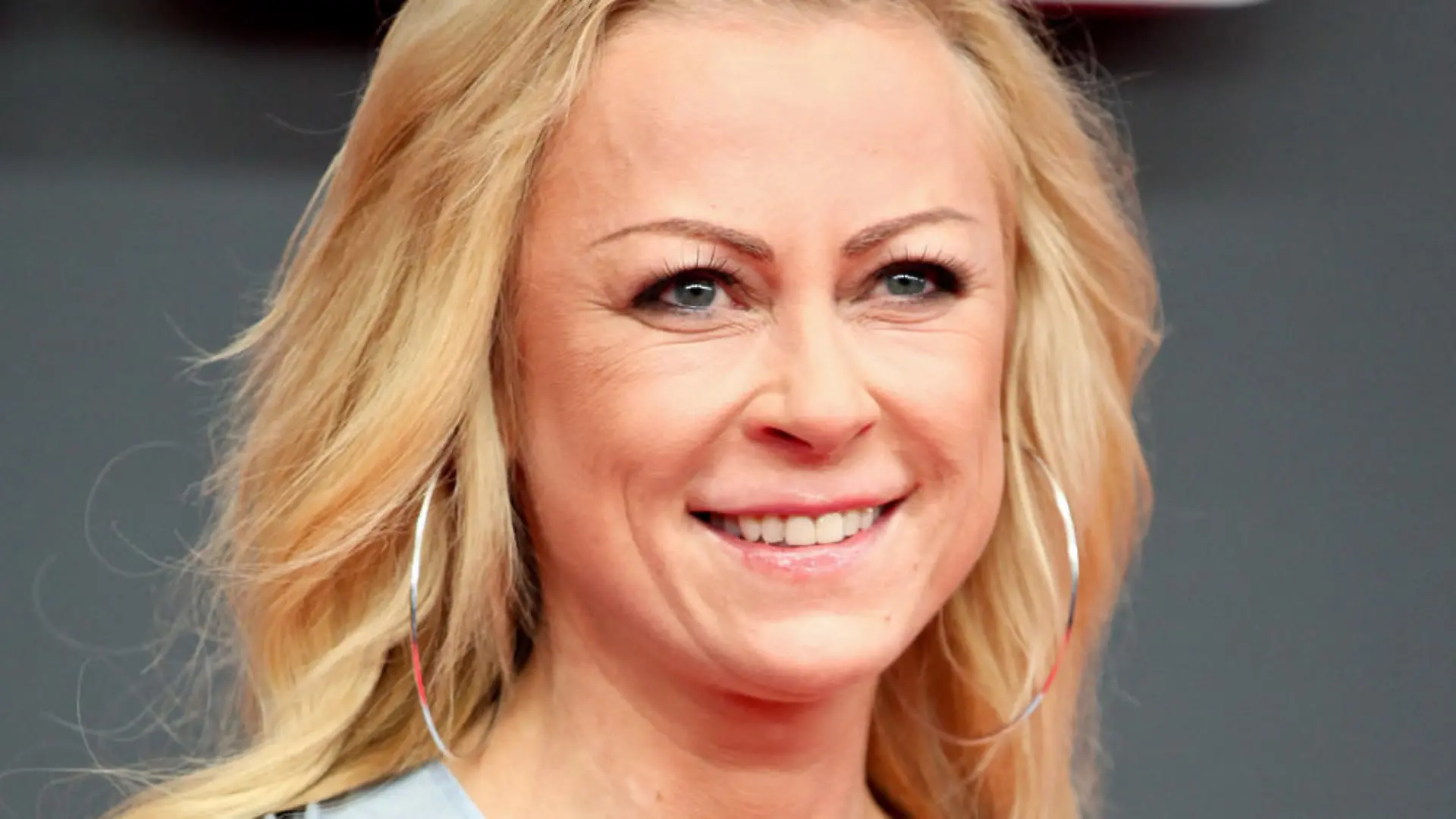 Ob Jenny Elvers auch noch so lächelt, wenn sie Maden verspeisen muss?