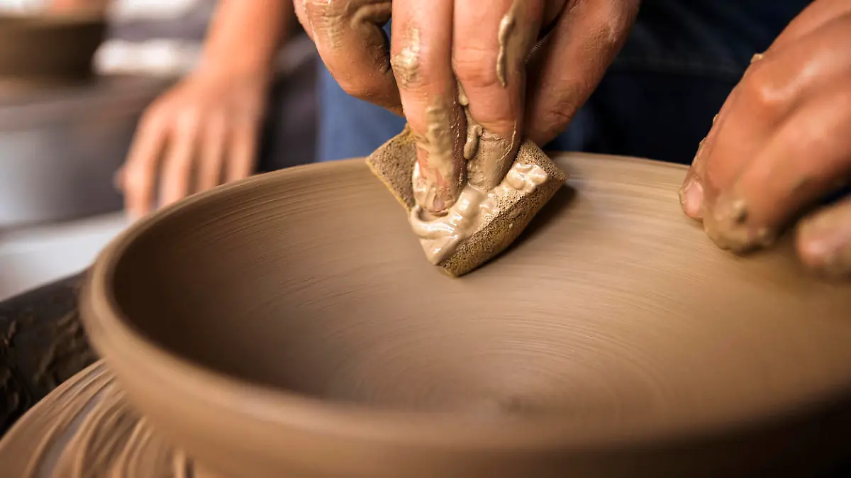 Pottery maker