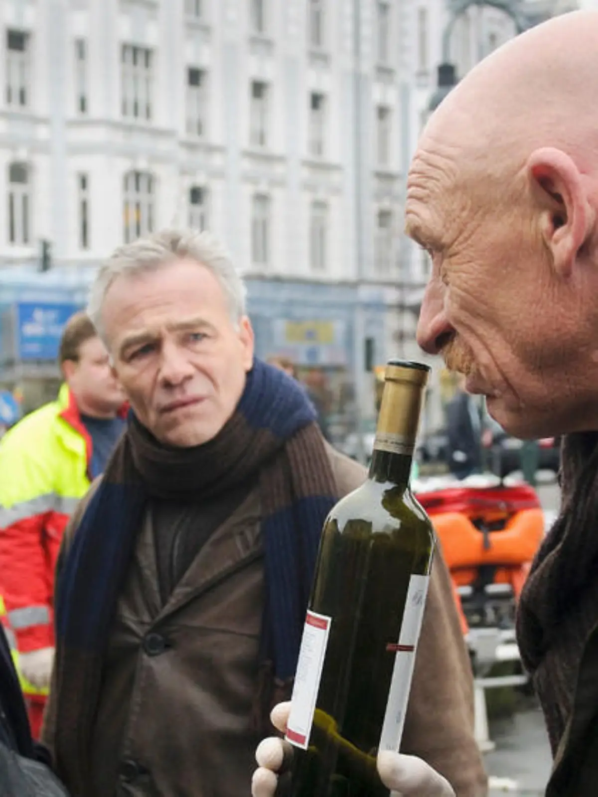 Die Kommissare Ballauf (Klaus J. Behrendt, M.) und Schenk (Dietmar Bär, l.) ermitteln im Fall eines vergifteten Obdachlosen