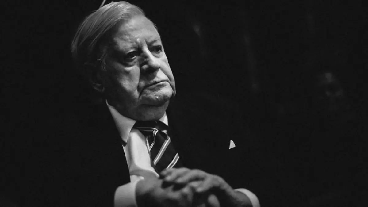 Helmut Schmidt ist am 10. November 2015 im Alter von 96 Jahren verstorben