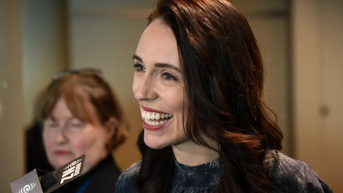 14.07.2021, Neuseeland, Wellington: Jacinda Ardern, Premierministerin von Neuseeland spricht zu den Medien nach der Veranstaltung des New Zealand Institute of International Affairs im Nationalmuseum Te Papa. Foto: Ben Mckay/AAP/dpa +++ dpa-Bildfunk +++