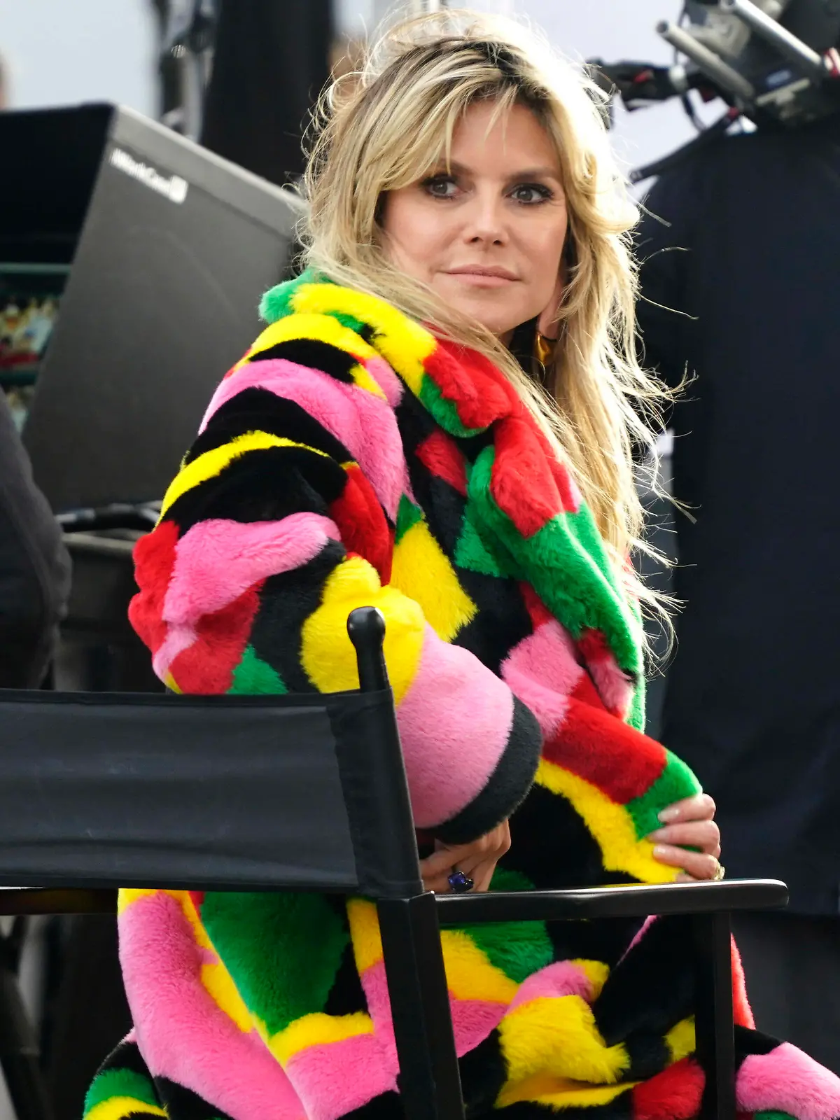  Heidi Klum bei den Dreharbeiten zur 16. Staffel der Pro7 Castingshow Germanys Next Topmodel vor dem Hotel Adlon. Berlin, 19.11.2020 *** Heidi Klum during the shooting of the 16 season of the Pro7 casting show Germanys Next Topmodel in front of the Hotel Adlon Berlin, 19 11 2020 Foto:xJ.xKrickx/xFuturexImage
