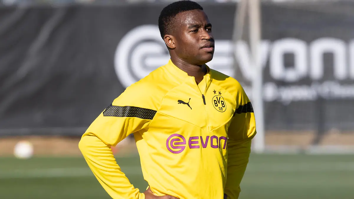 Fußball: 1. Bundesliga, Saison 2022/2023, Testspiel Borussia Dortmund - FC Basel am 13.01.2023 in Marbella Spanien. Dortmunds Youssoufa Moukoko steht auf dem Platz *** Soccer 1 Bundesliga, season 2022 2023, test match Borussia Dortmund FC Basel on 13 01 2023 in Marbella Spain Dortmunds Youssoufa Moukoko stands on the pitch Copyright: xKirchner/MarcoxSteinbrennerx