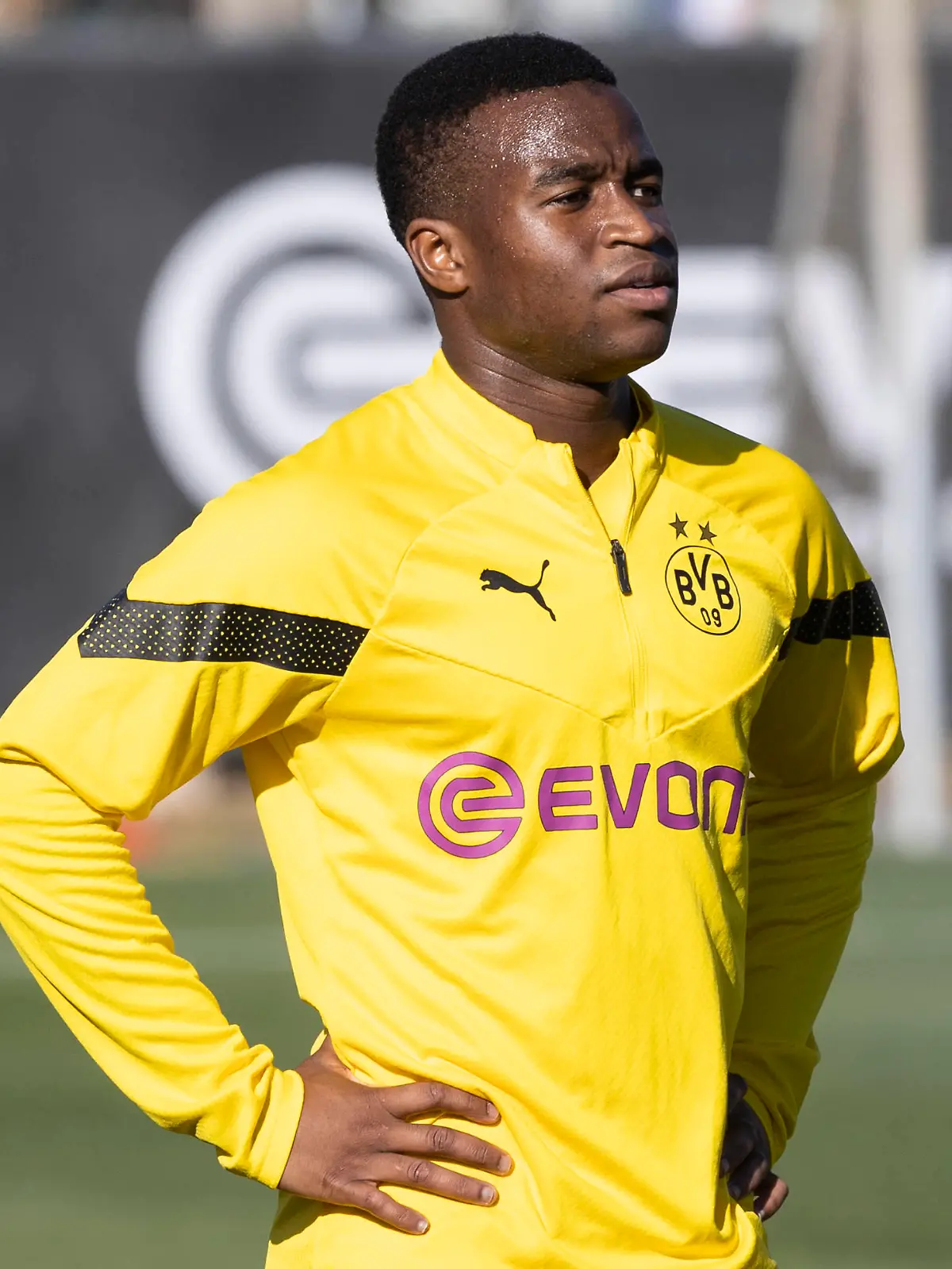 Fußball: 1. Bundesliga, Saison 2022/2023, Testspiel Borussia Dortmund - FC Basel am 13.01.2023 in Marbella Spanien. Dortmunds Youssoufa Moukoko steht auf dem Platz *** Soccer 1 Bundesliga, season 2022 2023, test match Borussia Dortmund FC Basel on 13 01 2023 in Marbella Spain Dortmunds Youssoufa Moukoko stands on the pitch Copyright: xKirchner/MarcoxSteinbrennerx