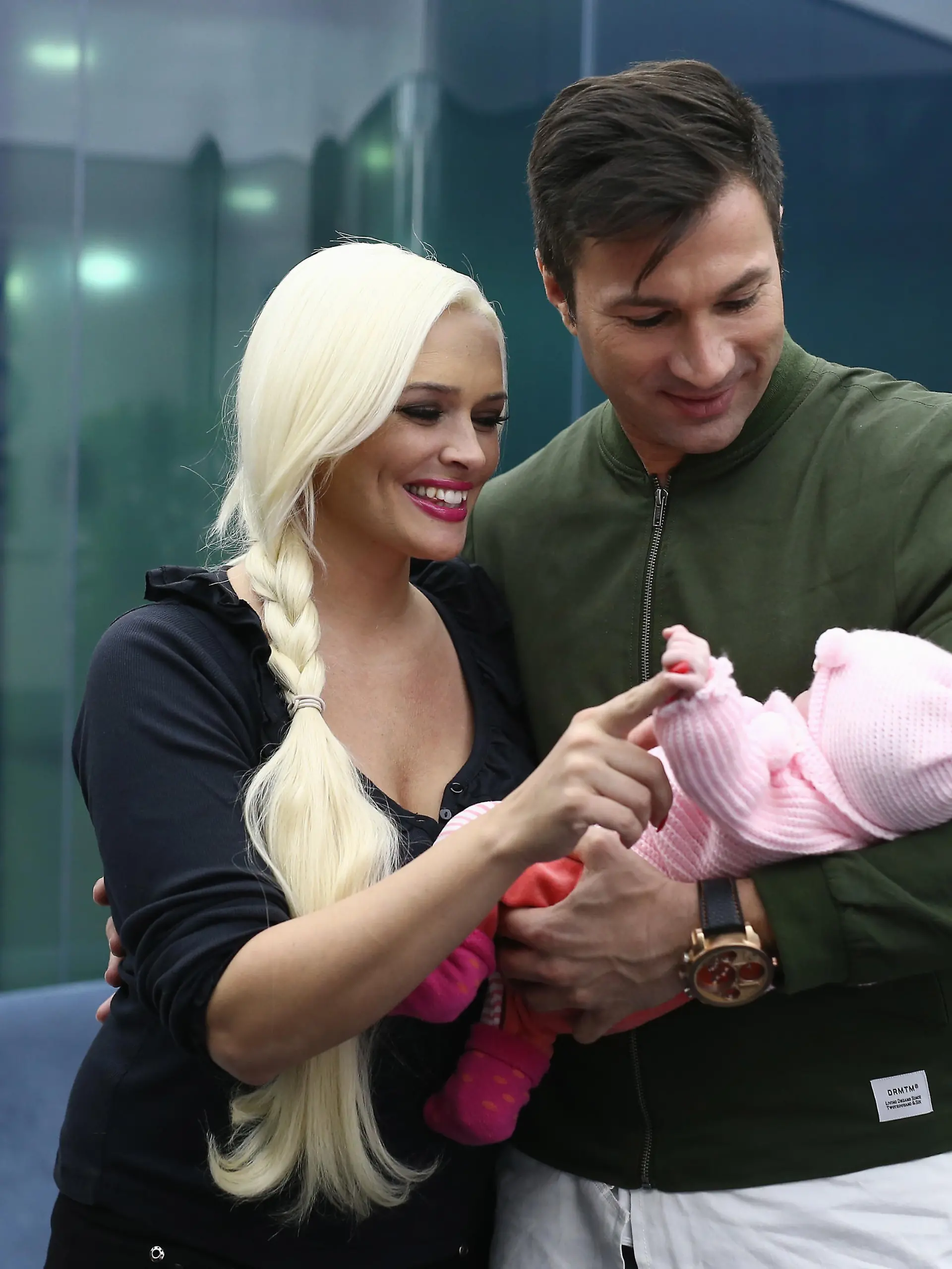 COLOGNE, GERMANY - OCTOBER 13:  Daniela Katzenberger and Lucas Cordalis pose with their newborn daughter Sophia on October 13, 2015 in Cologne, Germany. It was first public appearance of the couple with their daughter Sophia that was born on August 20, 2015.  (Photo by Andreas Rentz/Getty Images)