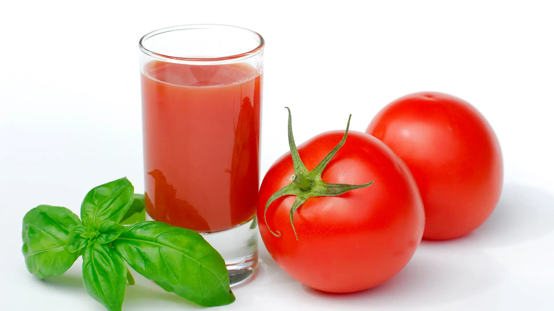 Tomatensaft, Tomaten und Basilikum / (Solanum lycopersicum), (Ocimum basilicum)