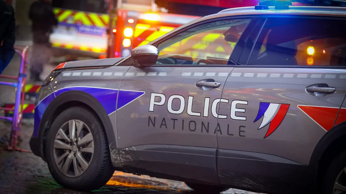 ©PHOTOPQR/L'EST REPUBLICAIN/Lionel VADAM ; Montbéliard ; 15/11/2022 ; Illustration - illuest - police nationale - policier - policiers - fait divers - faits divers - forces de l'ordre - FDO - enquête - patrouille - Montbéliard le 15/11/2022 - Une voiture de police lors d'une intervention à Montbéliard. Photo Lionel VADAM