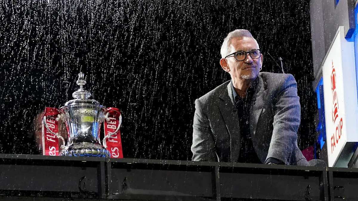 Sheffield Wednesday v Newcastle United - Emirates FA Cup - Third Round - Hillsborough Stadium BBC presenter Gary Lineker with the FA Cup during the Emirates FA Cup third round match at the Hillsborough Stadium, Sheffield. Picture date: Saturday January 7, 2023. EDITORIAL USE ONLY No use with unauthorised audio, video, data, fixture lists, club/league logos or live services. Online in-match use limited to 120 images, no video emulation. No use in betting, games or single club/league/player publications. PUBLICATIONxNOTxINxUKxIRL Copyright: xNickxPottsx 70481666