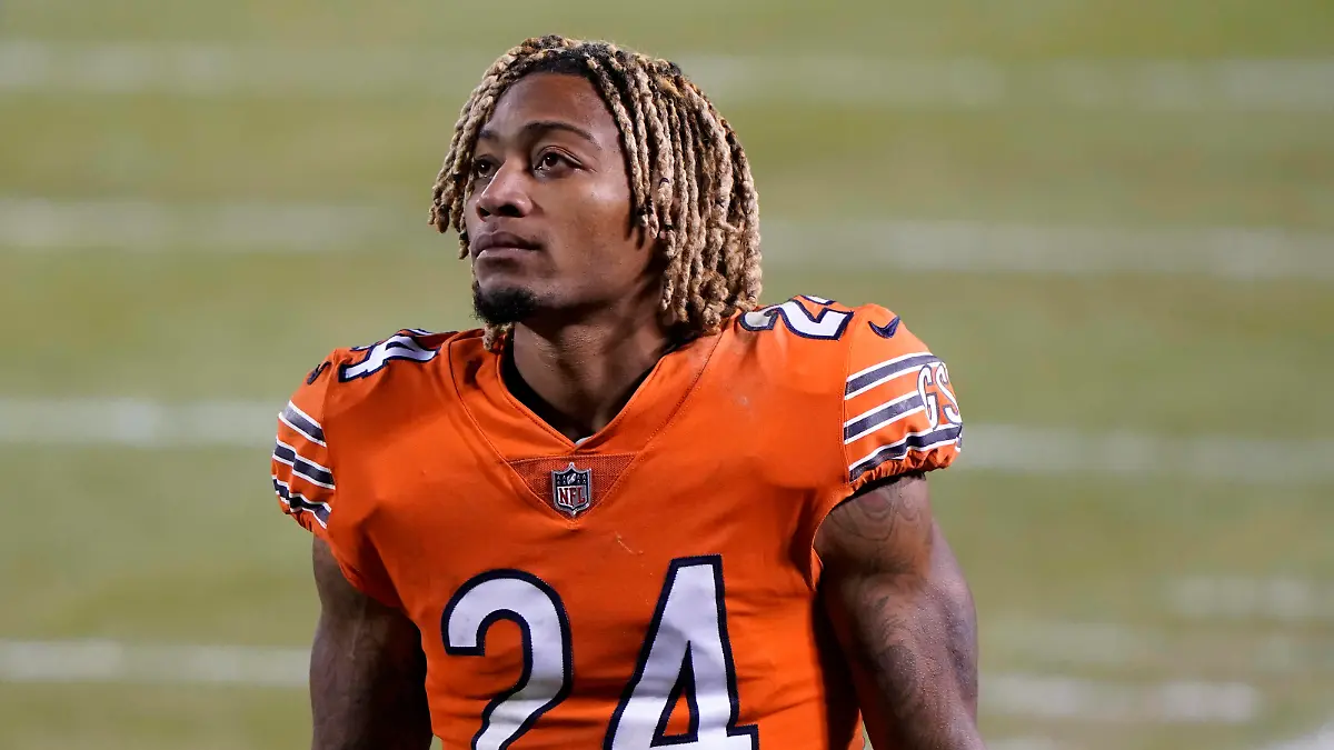 NFL, American Football Herren, USA Minnesota Vikings at Chicago Bears, Nov 16, 2020 Chicago, Illinois, USA Chicago Bears cornerback Buster Skrine 24 walks off the field after losing to the Minnesota Vikings at Soldier Field. Mandatory Credit: Mike Dinovo-USA TODAY Sports, 16.11.2020 22:10:59, 15206864, Chicago Bears, NPStrans, NFL, Buster Skrine, Soldier Field, Minnesota Vikings PUBLICATIONxINxGERxSUIxAUTxONLY Copyright: xMikexDinovox 15206864