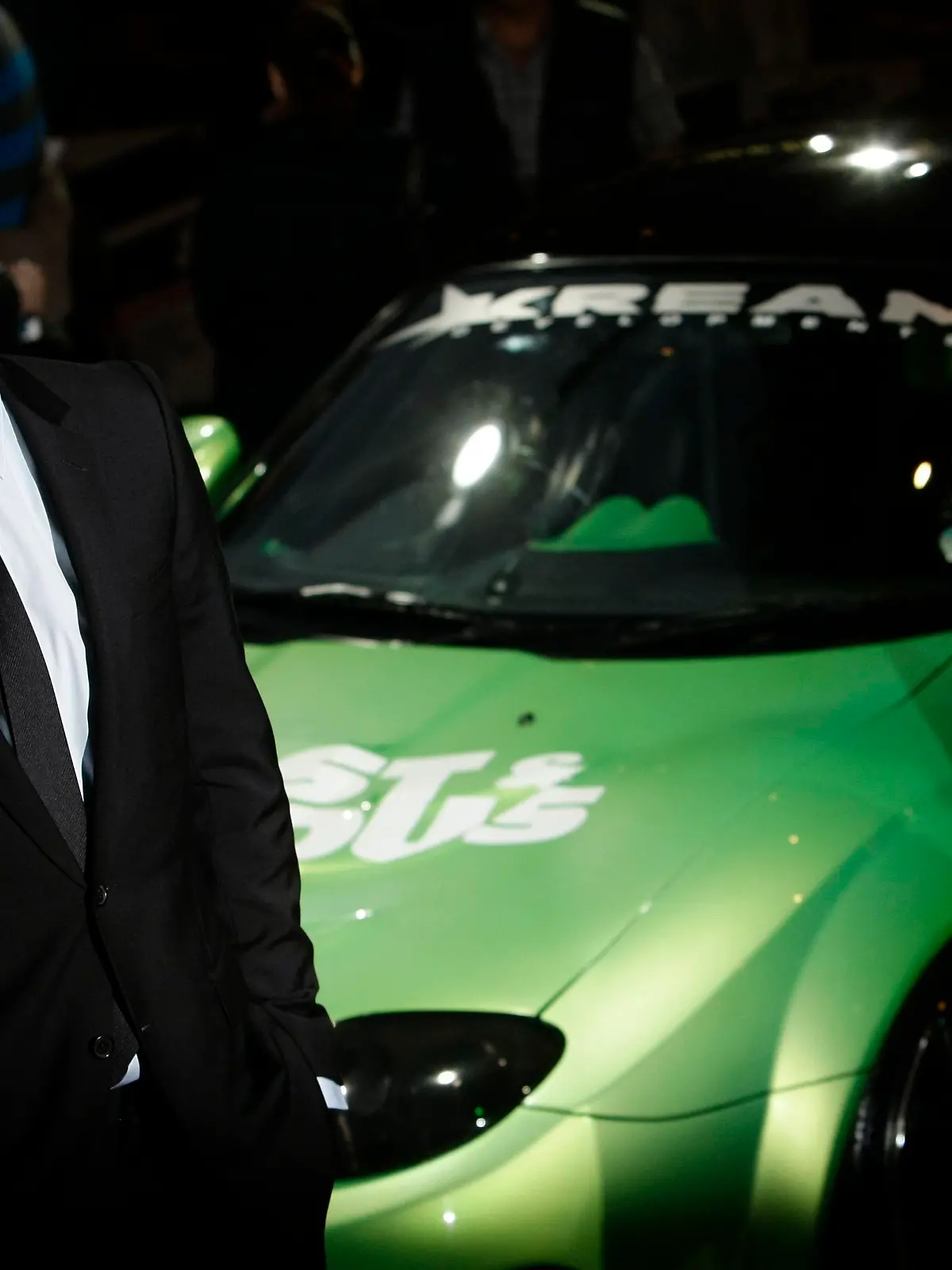 Actor Paul Walker arrives for the British premiere of "Fast & Furious" in Leicester Square in London, in this file photo taken March 19, 2009.   The daughter of late actor Walker, filed a wrongful death lawsuit against automaker, Porsche, claiming in the complaint that the company skimped on safety features for the vehicle, which could have either prevented the crash entirely or at least kept Walker alive.  REUTERS/Stefan Wermuth/Files