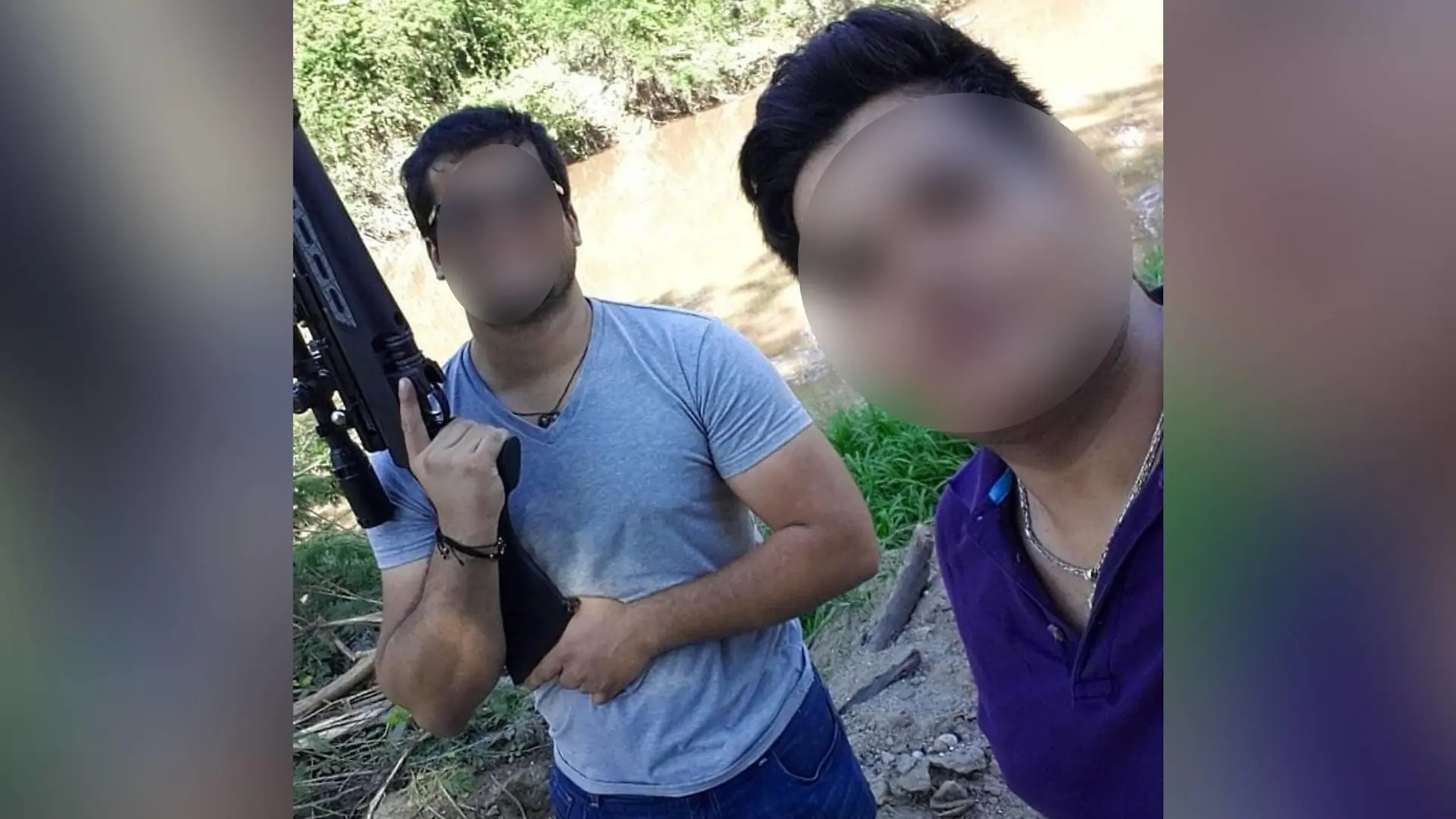 Eine andere Seite von Andres C.: Hier zeigt er sich mit einem Gewehr in der Hand.