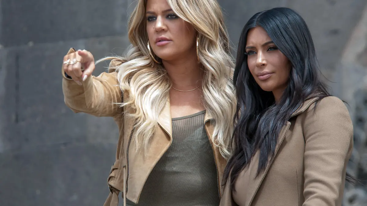 2603470 04/10/2015 US actress and model Kim Kardashian (right) and her sister Khloe attend memorial events in Yerevan marking the 100th anniversary of the Armenian genocide. Asatur Esync/RIA Novosti