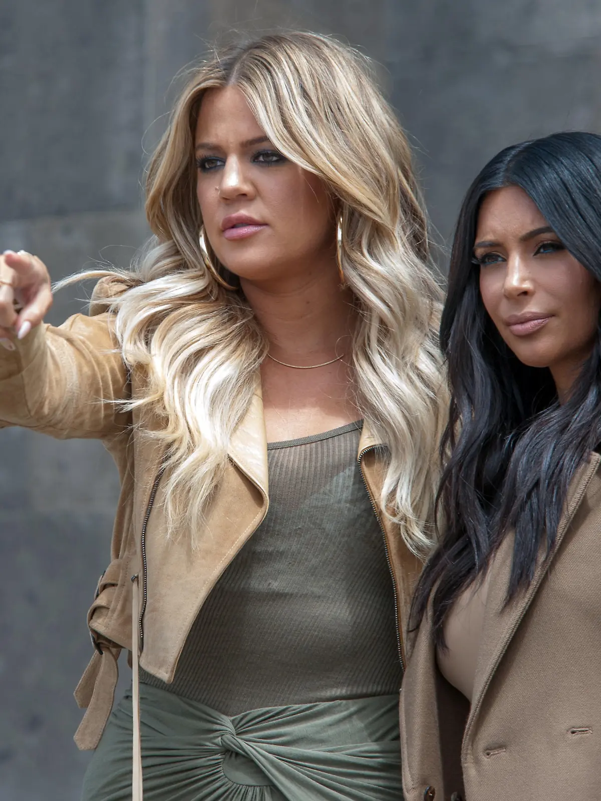 2603470 04/10/2015 US actress and model Kim Kardashian (right) and her sister Khloe attend memorial events in Yerevan marking the 100th anniversary of the Armenian genocide. Asatur Esync/RIA Novosti