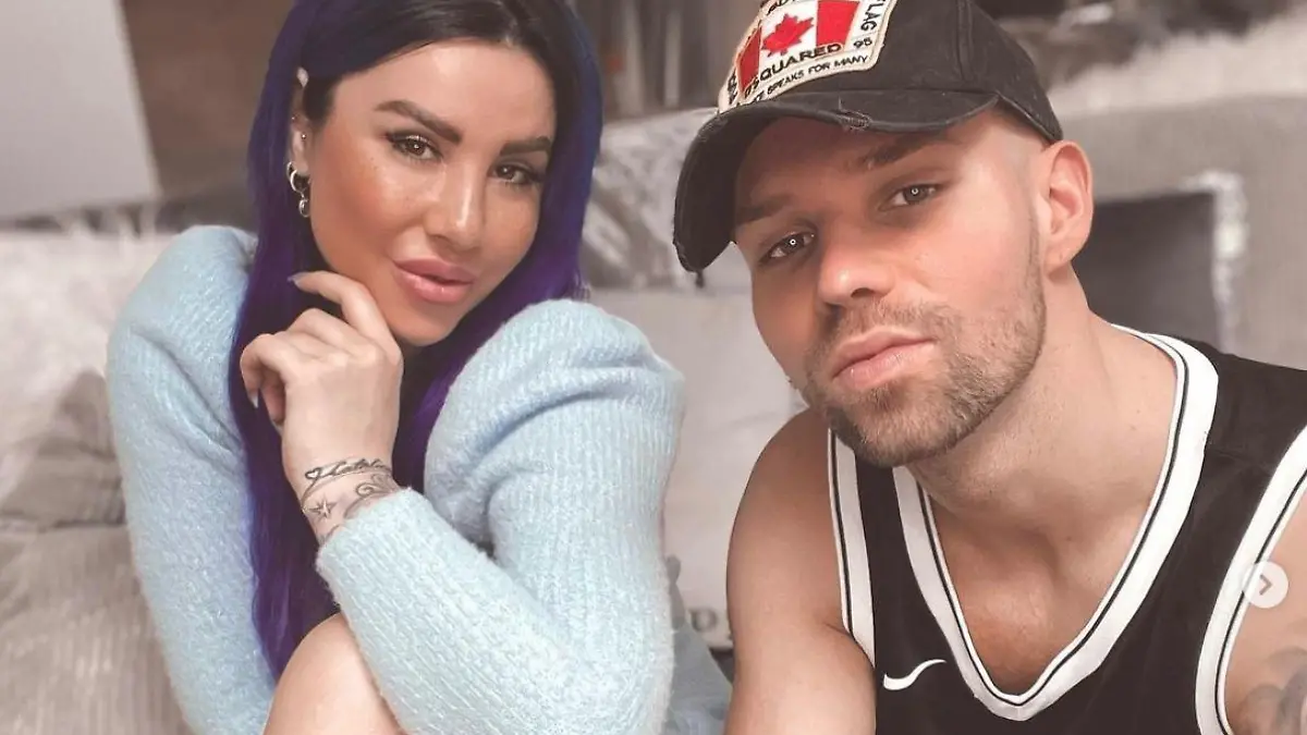 Kate Merlan und ihr Ehemann Jakub zeigen ihre Liebes-Tattoos.