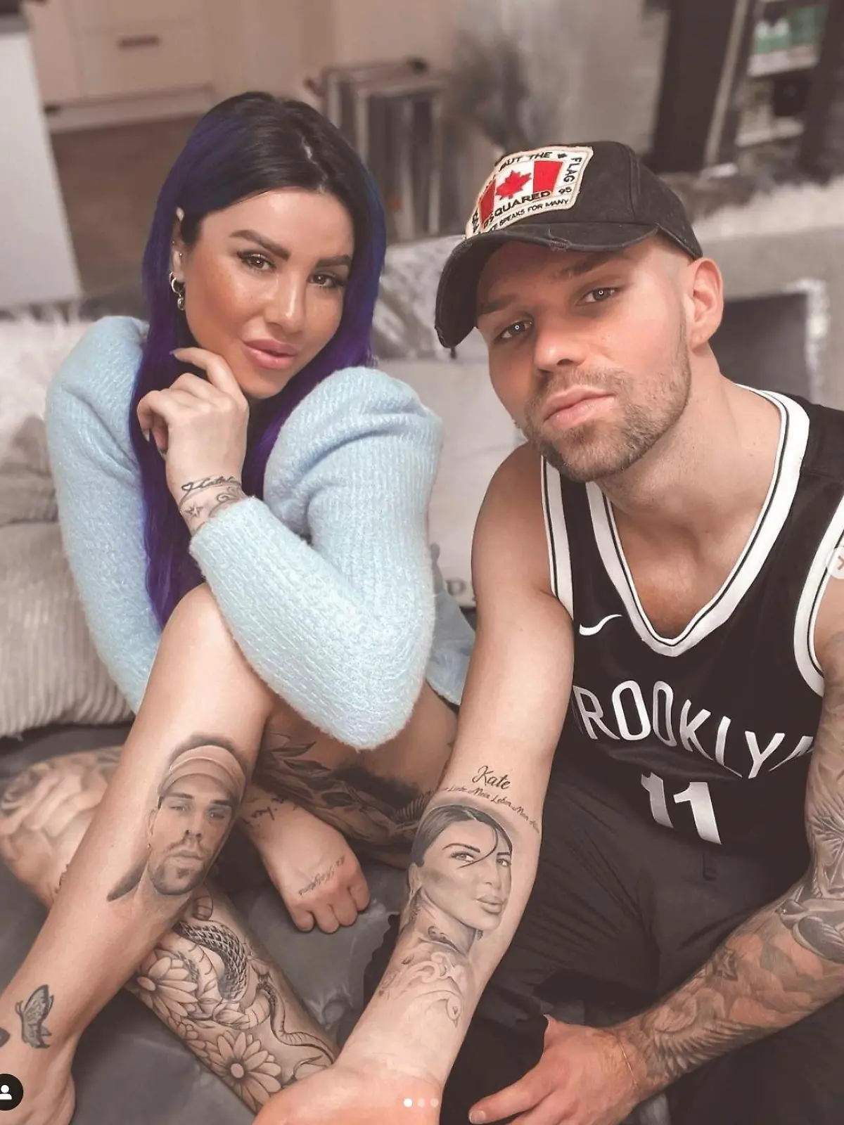 Kate Merlan und ihr Ehemann Jakub zeigen ihre Liebes-Tattoos.