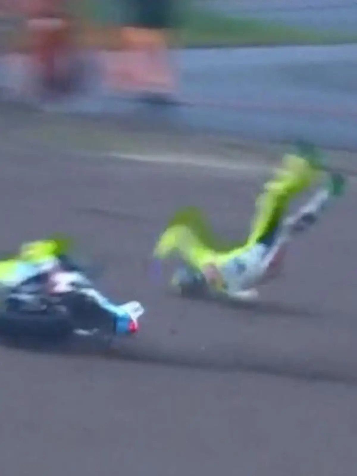 Bild zu: "Horror-Sturz! MotoGP-Star überschlägt sich mehrfach"