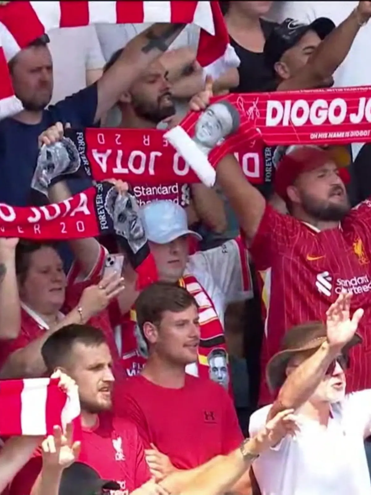 Bild zu: "Emotionale Momente vor Testspiel des FC Liverpool"