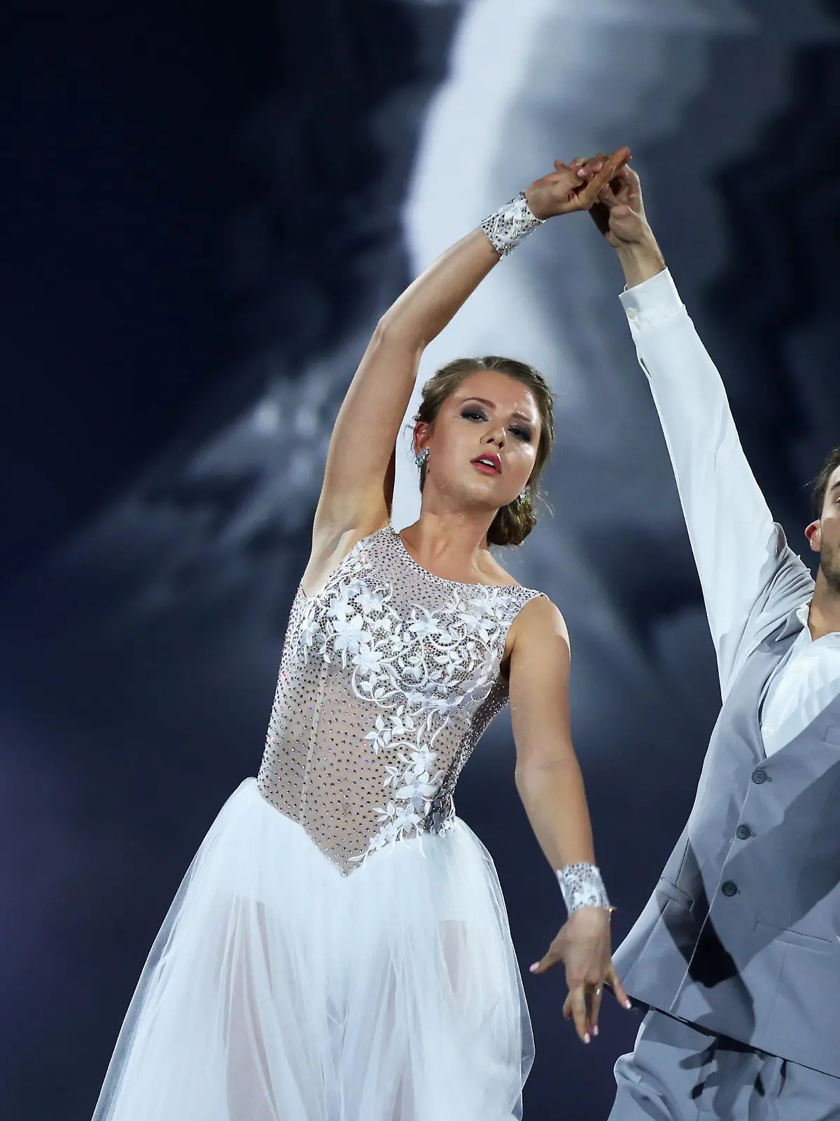 Joelina Drews und Marc Aurel Zeeb tanzen am 25.09.2015 im Coloneum in K_ln (Nordrhein-Westfalen) in der RTL-Tanzshow 'Stepping Out'. Foto: Rolf Vennenbernd/dpa