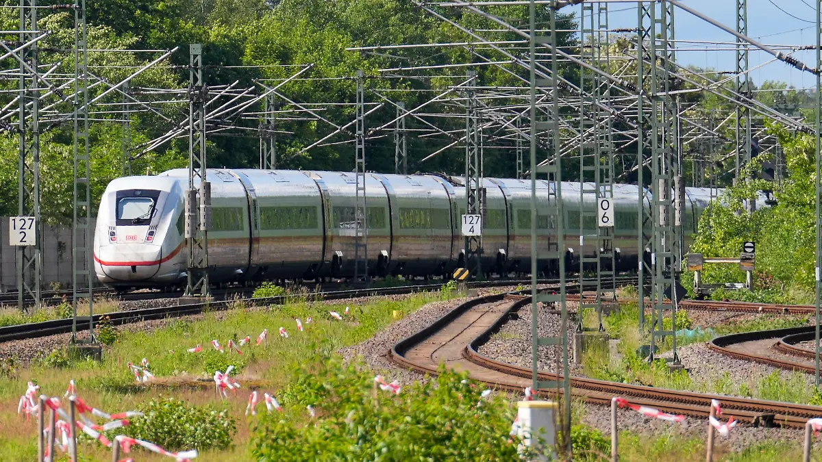 Die bevorstehende Vollsperrung der Bahnstrecke Hamburg - Berlin dauert neun Monate.