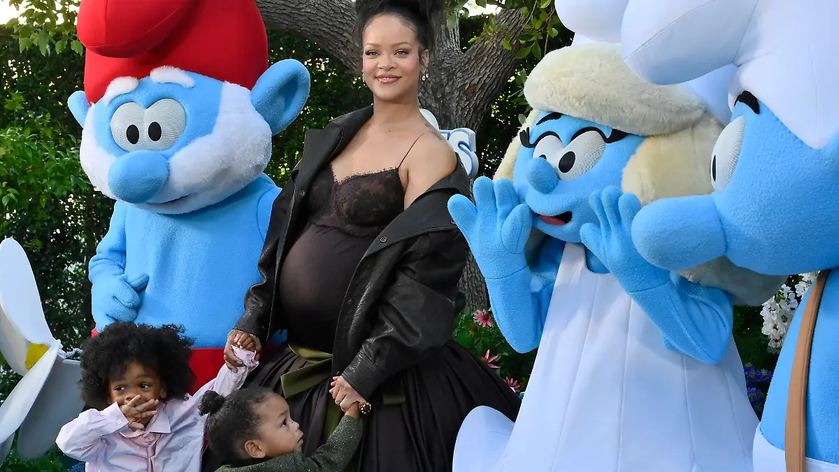 Rihanna mit ihren beiden Söhnen auf der Premiere von „Die Schlümpfe: Der große Kinofilm”