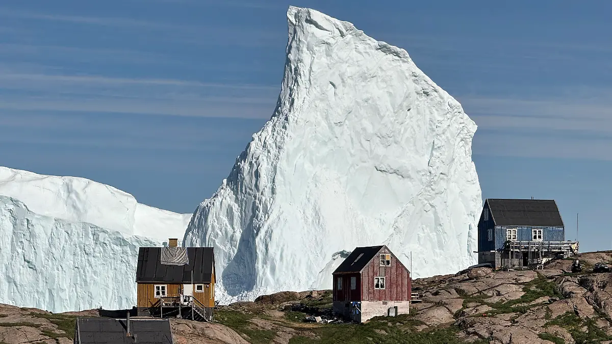 Der Eisberg sorgt bei den Bewohnern von Innaarsuit für große Sorgen.