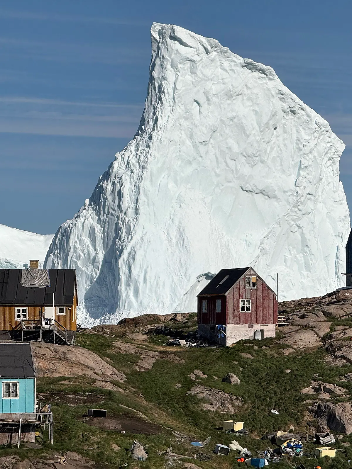 Der Eisberg sorgt bei den Bewohnern von Innaarsuit für große Sorgen.