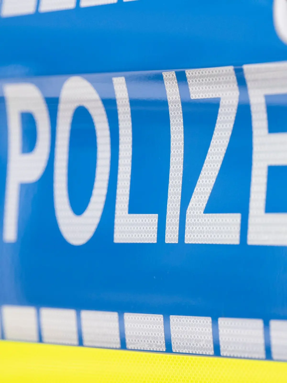 Bild zu: "Mann (63) schlägt auf Passanten ein – und geht dann auf Kind los"