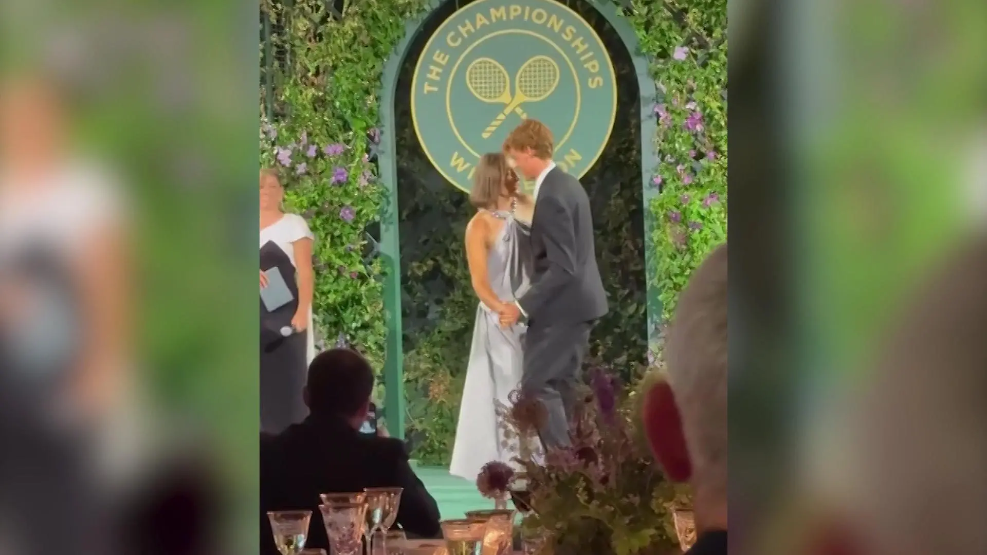 Wimbledon-Sieger Sinner und Swiatek überzeugen als Tanzpaar Gala-Auftritt von Tennis-Stars