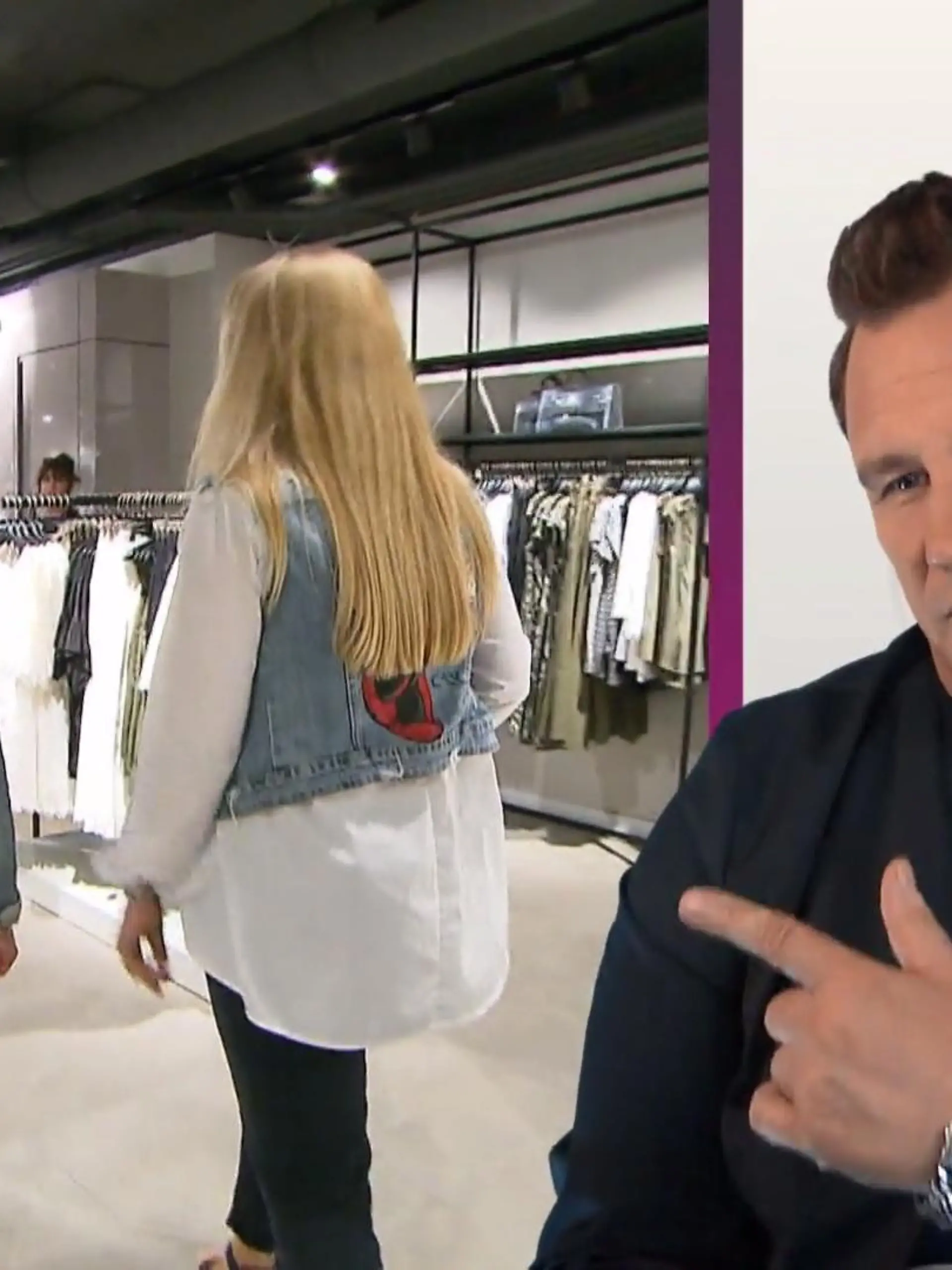 Bild zu: "Jasmine lässt das perfekte Outfit hängen und geht"
