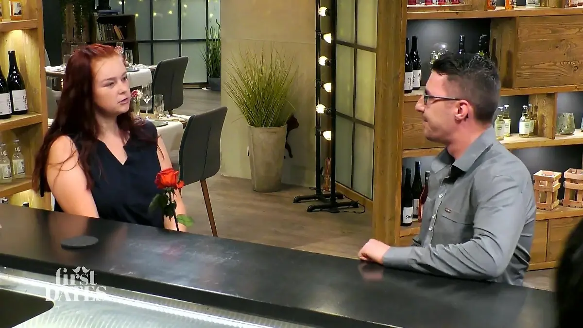 Begrüßungsgeschenk: Kann Rafael mit einer Rose punkten?