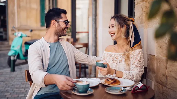 Diese-sieben-Restaurant-Gewohnheiten-zeigen-aus-welchem-Umfeld-ihr-kommt-Von-der-Serviette-bis-zur-Bestellung