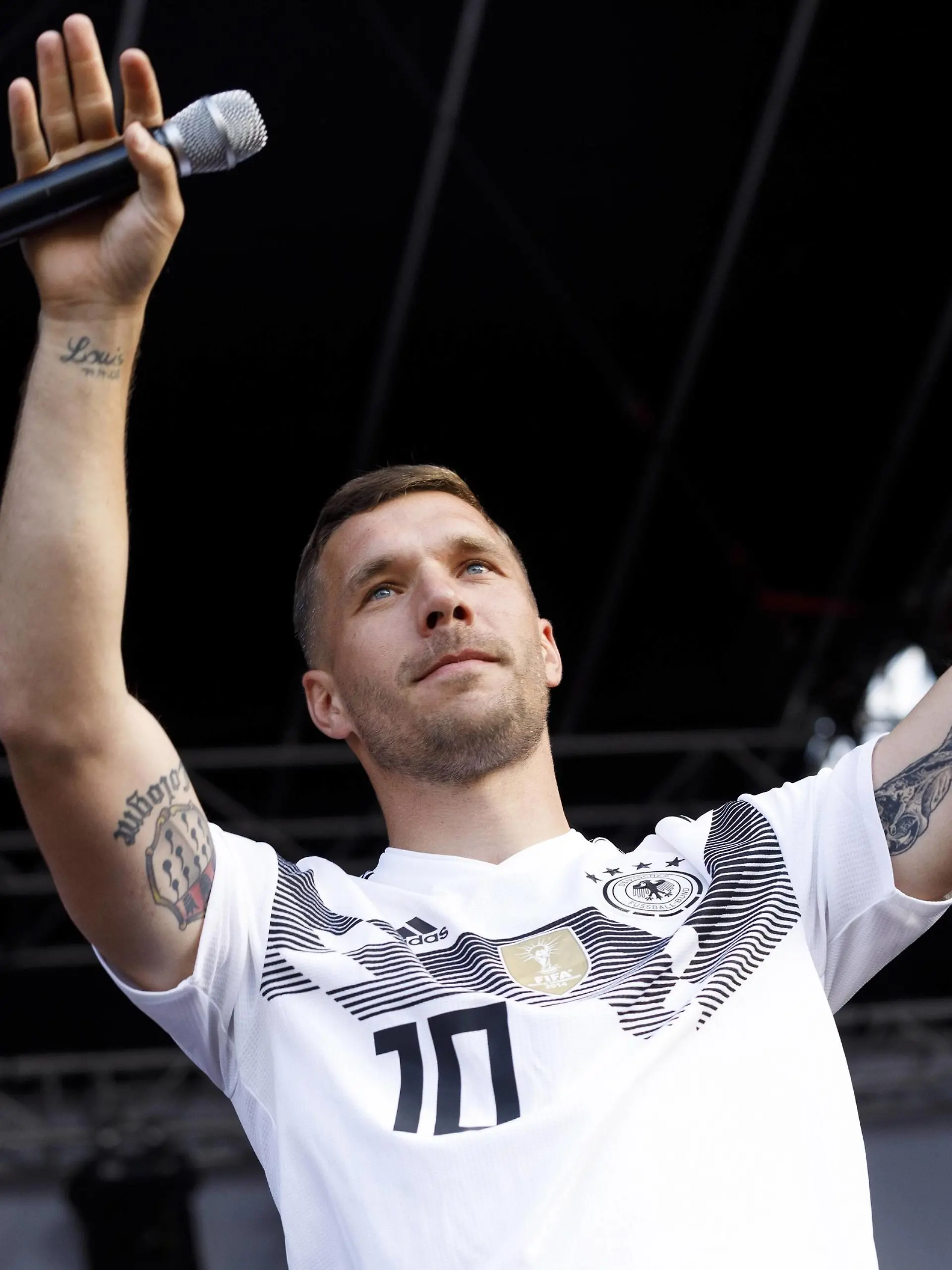 Lukas Podolski bei Poldi s Public Viewing Party , der größten Public Viewing Open Air Party Kölns auf der Galopprennbahn in Weidenpesch. Köln, 23.06.2018 *** Lukas Podolski at Poldi s Public Viewing Party of the largest public viewing open air party in Cologne at the racecourse in Weidenpesch Cologne 23 06 2018 Foto:xC.xHardtx/xFuturexImage  