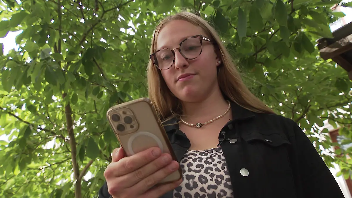Als sich die 20-jährige Lotta auf dem Heimweg von einem Unbekannten verfolgt fühlt, filmt sie den Mann.