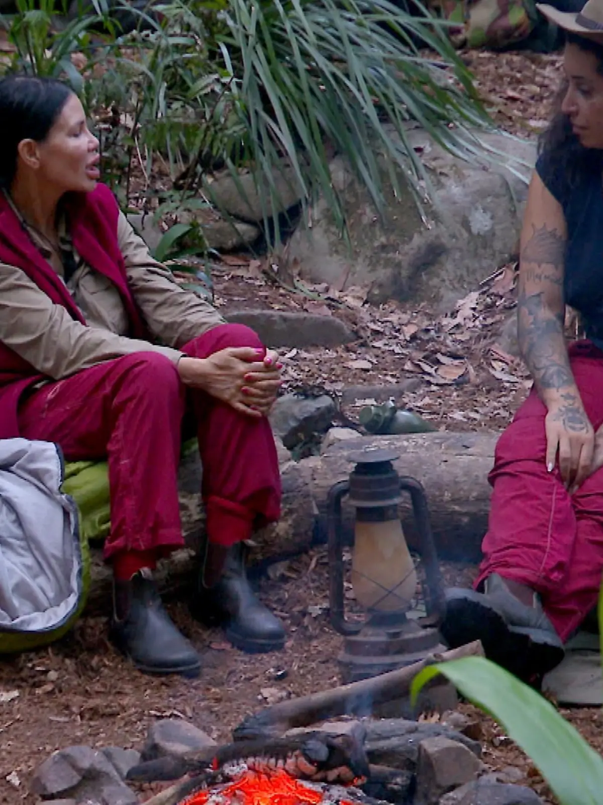 ACHTUNG: SPERRFRIST FÜR ALLE MEDIEN BIS MITTWOCH, 18.01.2023, 23.45 UHR !!! Tag 6 im Camp. Jolina Mennen (r.) und Djamila Rowe sitzen für die dritte Feuerwache zusammen und unterhalten sich über die Männerwelt. Djamila erzählt Jolina von ihrem heimlichen Fetisch.

Die Verwendung des sendungsbezogenen Materials ist nur mit dem Hinweis und Verlinkung auf RTL+ gestattet.