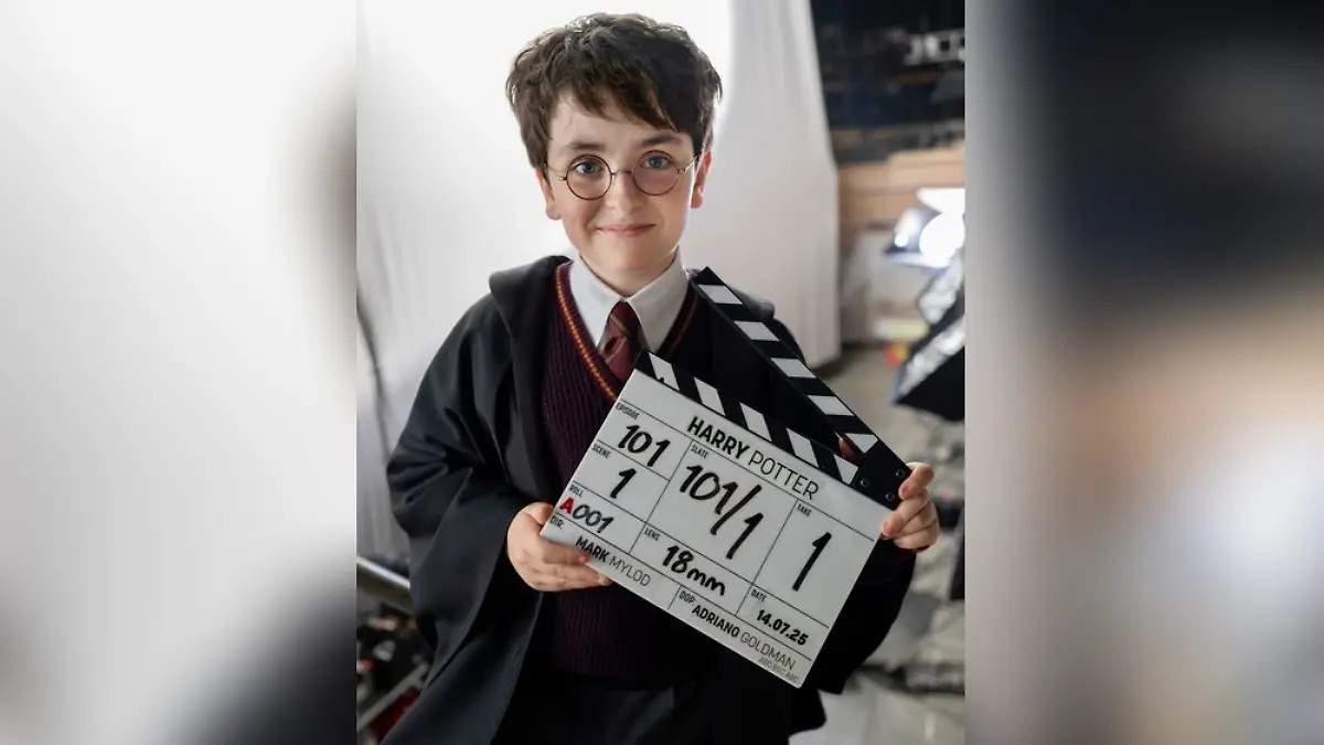 Dominic McLaughlin in seiner „Harry Potter”-Schuluniform.