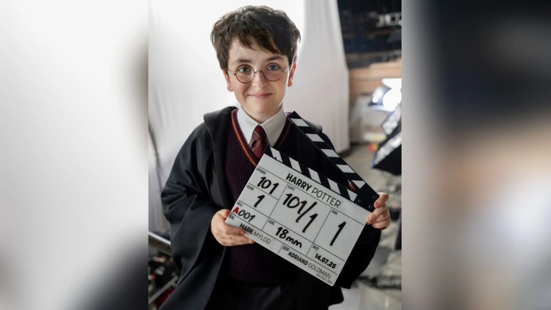Dominic McLaughlin in seiner „Harry Potter”-Schuluniform. 