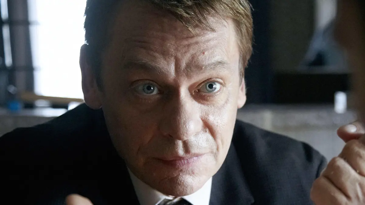 Sylvester Groth spielt Walter Schweppenstette