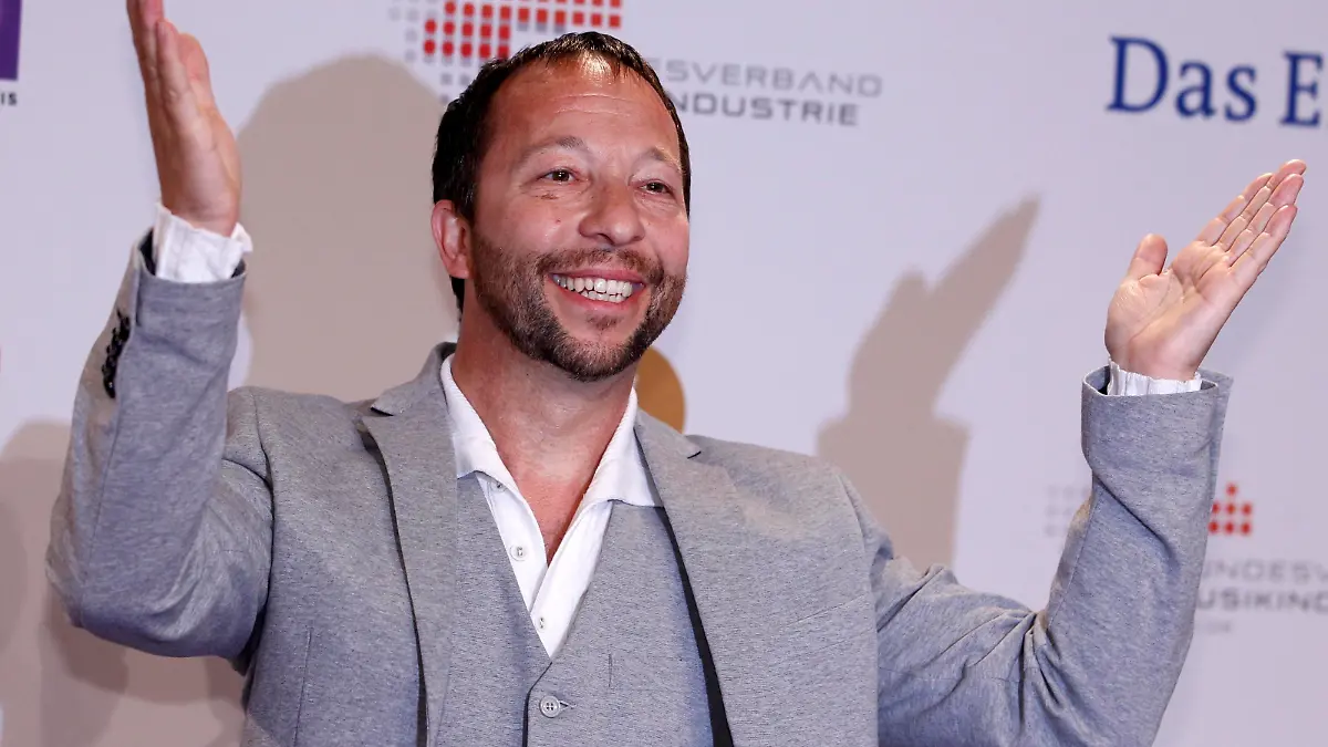 DJ Bobo arrives on the red carpet for the Echo Music Awards ceremony in Berlin March 22, 2012. Established in 1992, the German Phonographic Academy honors national and international artists with the Echo German music prize.   REUTERS/Thomas Peter (GERMANY  - Tags: ENTERTAINMENT) (ECHO-ARRIVALS)