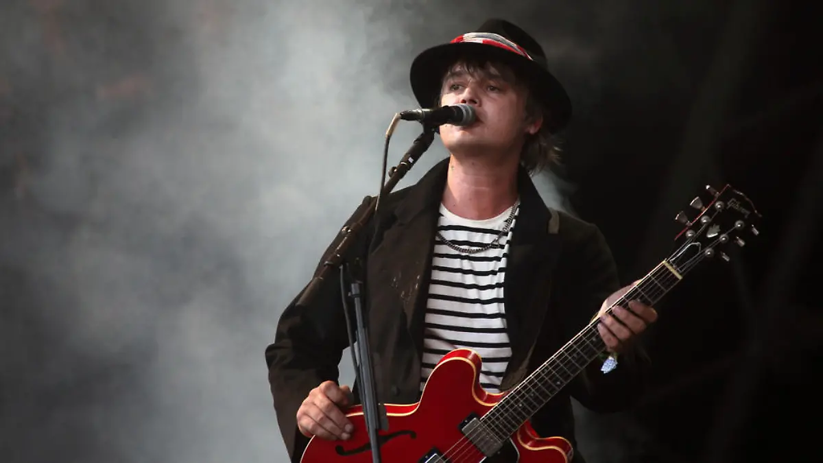 Pete Doherty bei einem Auftritt seiner Band The Libertines auf dem Glastonbury Festival 2015