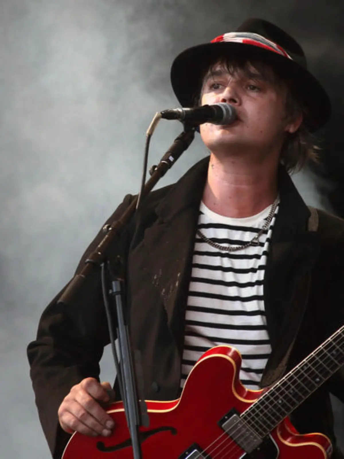 Pete Doherty bei einem Auftritt seiner Band The Libertines auf dem Glastonbury Festival 2015