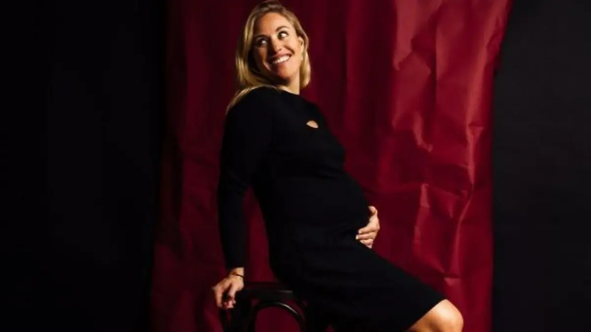 So schön kann schwanger sein: Angie Kerber strahlt bis über beide Ohren.